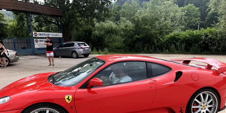 Okruhová jazda - technická trať na Amerických legendách či talianskych superšportoch. PALIVO V CENE