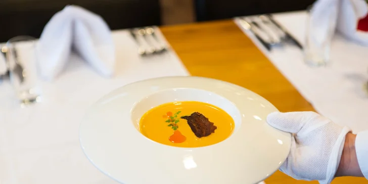 5-chodové degustačné menu s prémiovými vínami alebo otvorený voucher v reštaurácii ELESKO