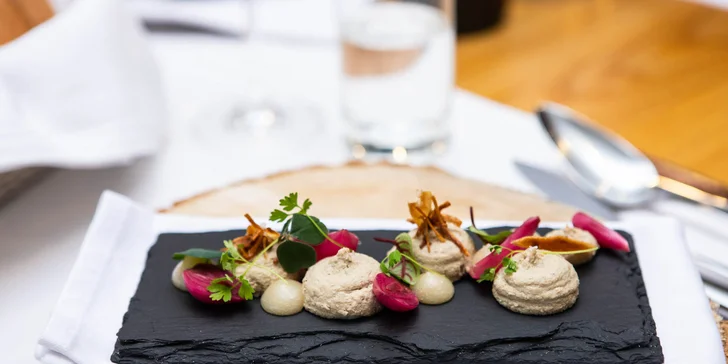 5-chodové degustačné menu s prémiovými vínami alebo otvorený voucher v reštaurácii ELESKO