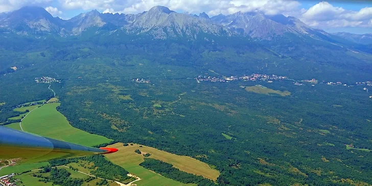 Obdivujte Vysoké Tatry počas kĺzania sa vzduchom vo vetroni