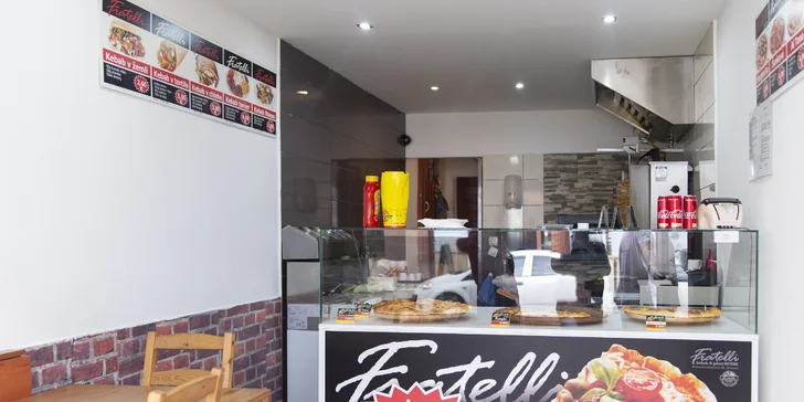 Nefalšovaný domáci hamburger s hranolčekmi a dresingom