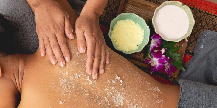 Masáže: bambusová, medová, bankovanie, celotelový peeling či rituál Tokoriki