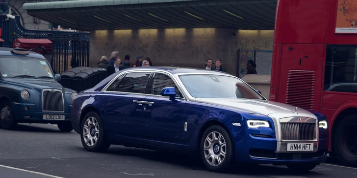 Aj pre tých najnáročnejších extra luxus jazda Rolls Roys Wraith, Mclaren S570 a Lamborghini Huracan