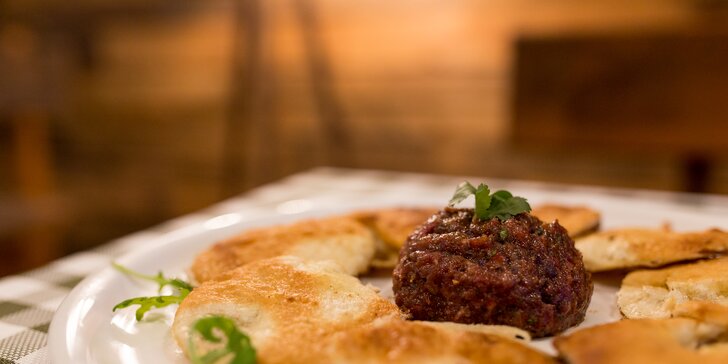 Vychutnajte si netradičný tatársky biftek v Bungalowe pre 1 alebo 2 osoby