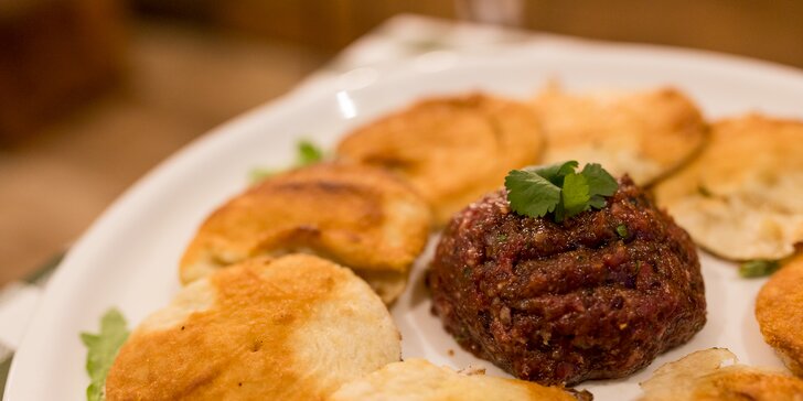 Vychutnajte si netradičný tatársky biftek v Bungalowe pre 1 alebo 2 osoby