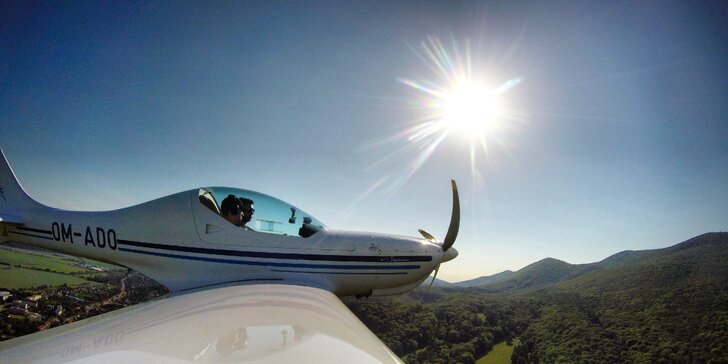Zážitkový let s možnosťou pilotovania lietadla a foto/video dokumentáciou!