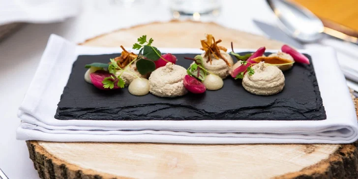 5-chodové degustačné menu s prémiovými vínami alebo otvorený voucher v reštaurácii ELESKO