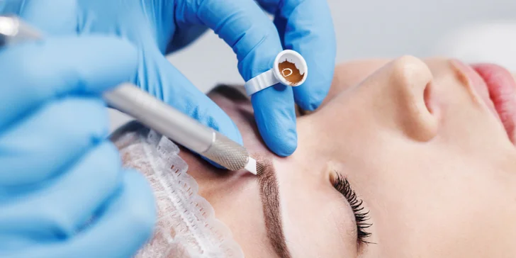Precízny permanentný make-up obočia čepieľkovou i púdrovou metódou