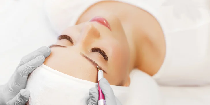 Precízny permanentný make-up obočia čepieľkovou i púdrovou metódou