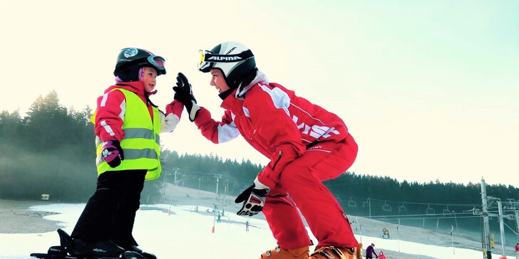 Skupinová lekcia lyžovania pre malých aj veľkých v Jasenskej doline