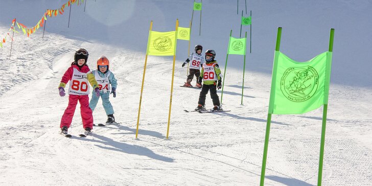 Skupinová lekcia lyžovania pre malých aj veľkých v Jasenskej doline