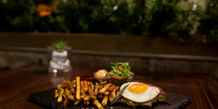 Texas steak s volským okom, BBQ omáčkou a domácimi hranolčekmi