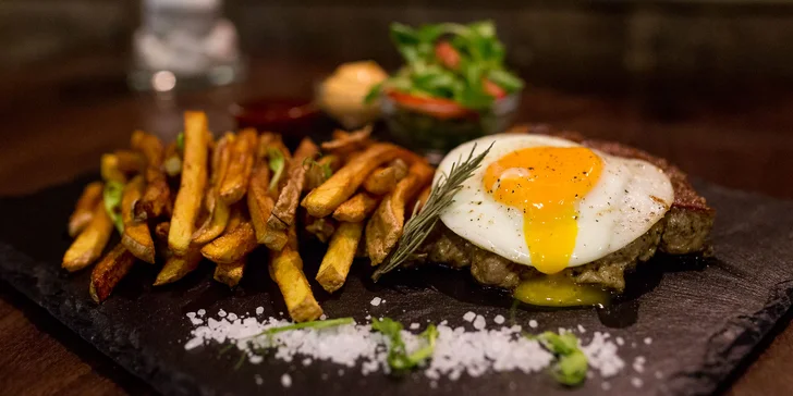 Texas steak s volským okom, BBQ omáčkou a domácimi hranolčekmi