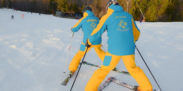 Skupinová lekcia lyžovania s inštruktorom pre začiatočníkov i pokročilých vo Veľkej Rači