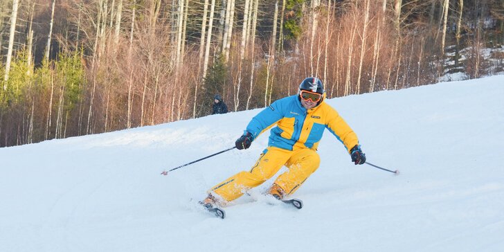 Skupinová lekcia lyžovania s inštruktorom pre začiatočníkov i pokročilých vo Veľkej Rači