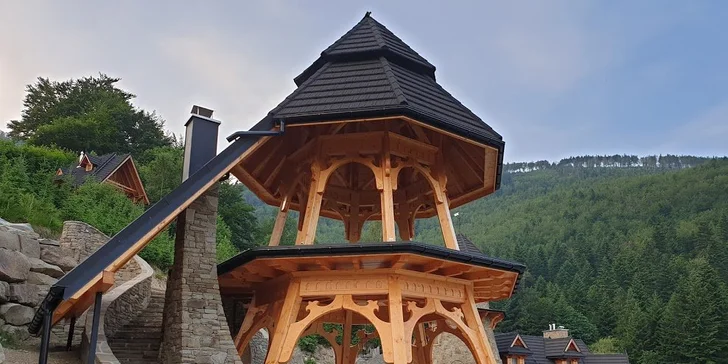 5* rezort v poľských Beskydách: pobyt až pre 4 osoby s raňajkami, wellness a bazénom