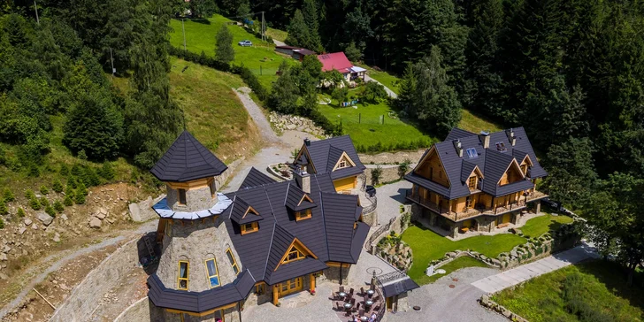 5* rezort v poľských Beskydách: pobyt až pre 4 osoby s raňajkami, wellness a bazénom