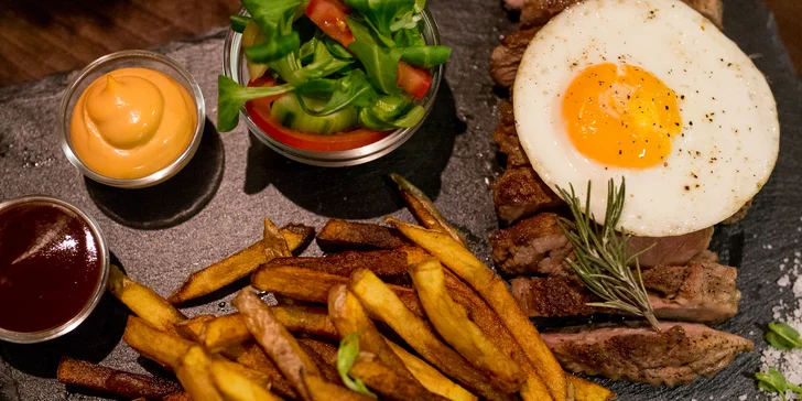 Texas steak s volským okom, BBQ omáčkou a domácimi hranolčekmi