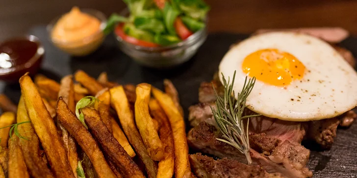 Texas steak s volským okom, BBQ omáčkou a domácimi hranolčekmi