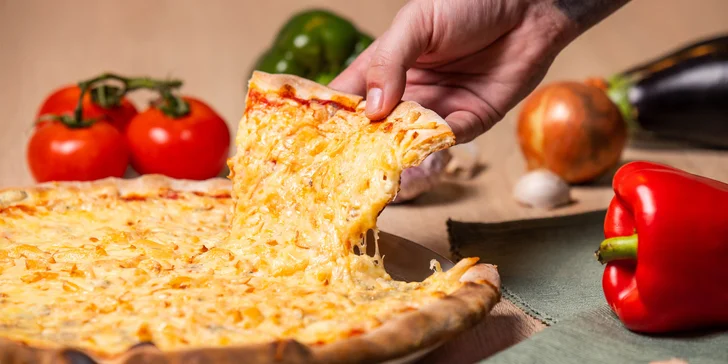 Pizza podľa vlastného výberu alebo pizza štangle s dresingom