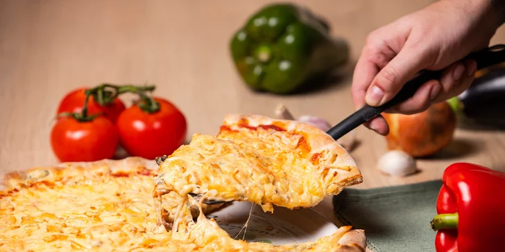 Pizza podľa vlastného výberu alebo pizza štangle s dresingom
