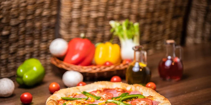 Pizza podľa vlastného výberu s nápojom - aj rozvoz!