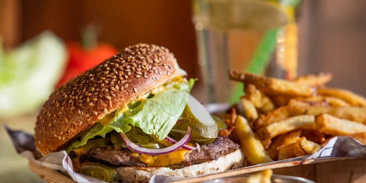 Bombastické burgery napratané slaninou či jalapeños alebo skvelé hotdogy