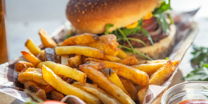 Bombastické burgery napratané slaninou či jalapeños alebo skvelé hotdogy