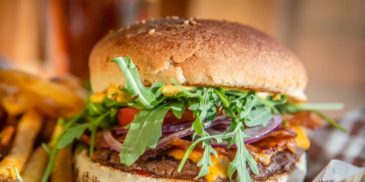 Bombastické burgery napratané slaninou či jalapeños alebo skvelé hotdogy