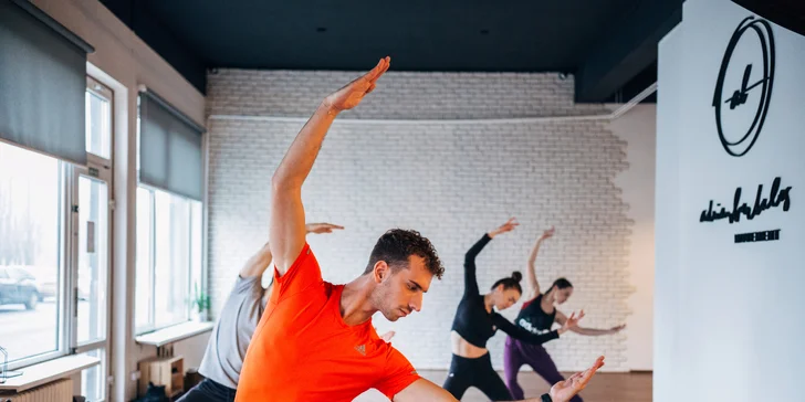 Pohybové kurzy: ľudové tance alebo cvičenie Port de Bras či Soft Acrobatics