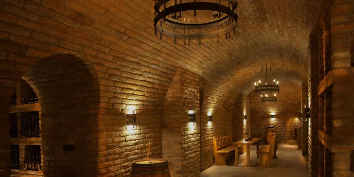 Prehliadka Medolandie s degustáciou medoviny aj s možnosťou romantického menu