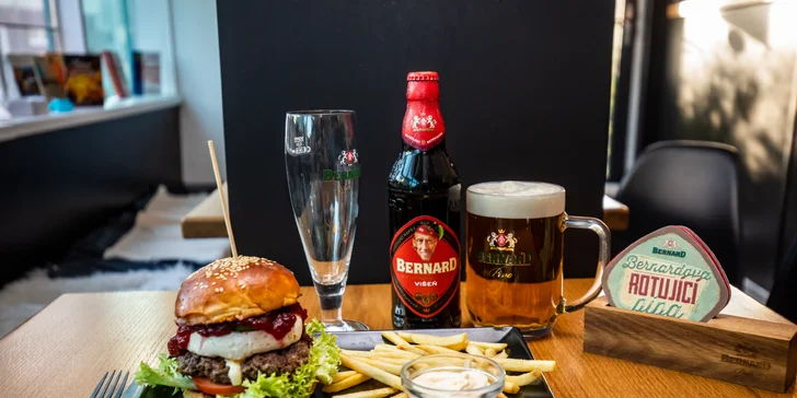 Burgery podľa domácej receptúry s hranolčekmi a omáčkou - bezkontaktný výdaj!