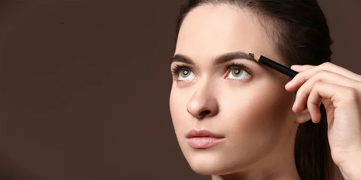 Dokonalé obočie s rôznymi druhmi úpravy alebo líčenie v Andrea Beauty