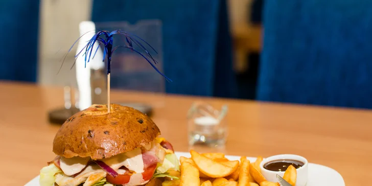 "Take away" burger podľa vlastného výberu + steakové hranolčeky a nápoj