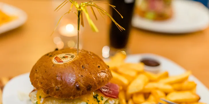 "Take away" burger podľa vlastného výberu + steakové hranolčeky a nápoj