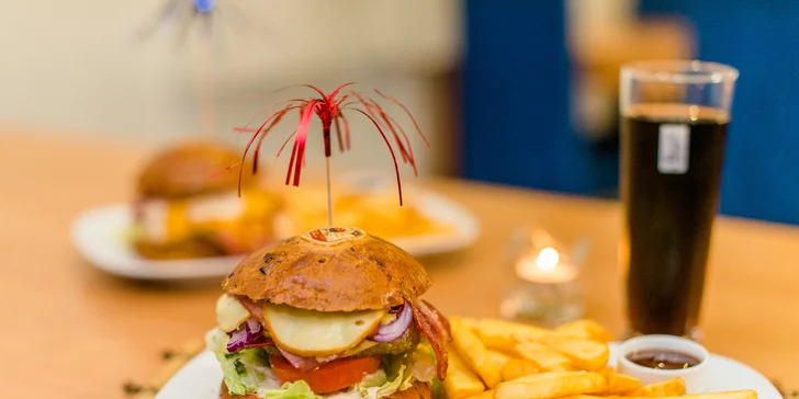 "Take away" burger podľa vlastného výberu + steakové hranolčeky a nápoj