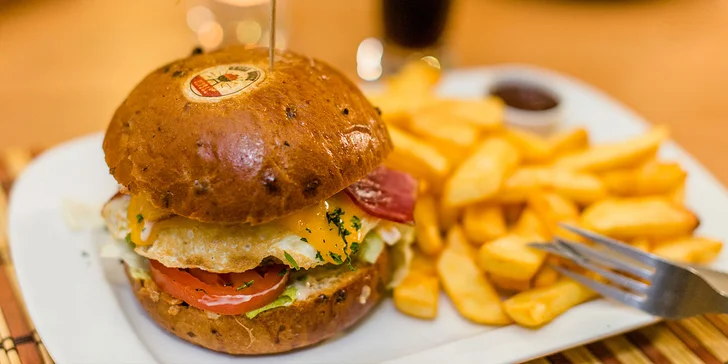 "Take away" burger podľa vlastného výberu + steakové hranolčeky a nápoj