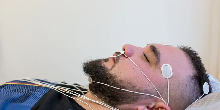 Trápi vás nespavosť alebo chrápanie? Obnovte kvalitu vášho spánku s vyšetrením v Spánkovom centre REM