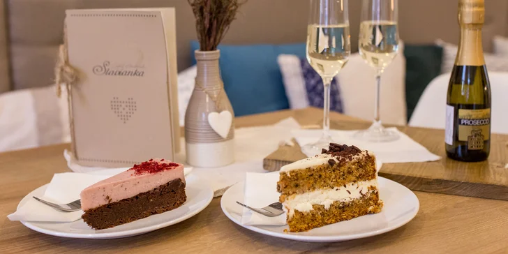 Lahodná káva, čokoláda, Prosecco či sekt spolu s koláčikom v Slavianke