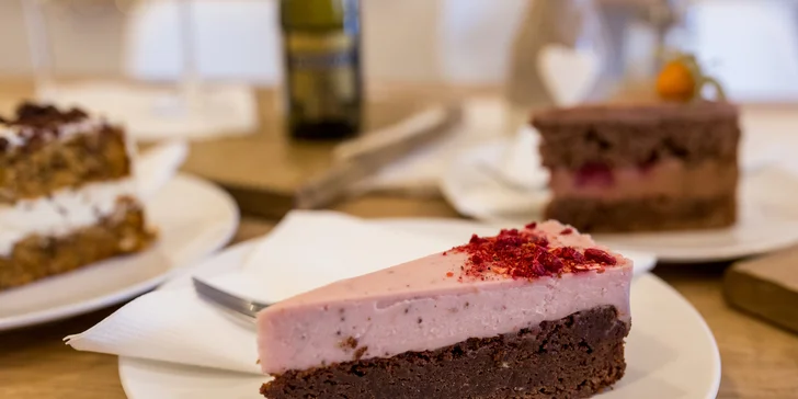 Lahodná káva, čokoláda, Prosecco či sekt spolu s koláčikom v Slavianke