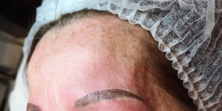 Precízny permanentný make-up obočia čepieľkovou i púdrovou metódou