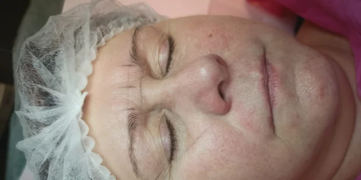 Precízny permanentný make-up obočia čepieľkovou i púdrovou metódou