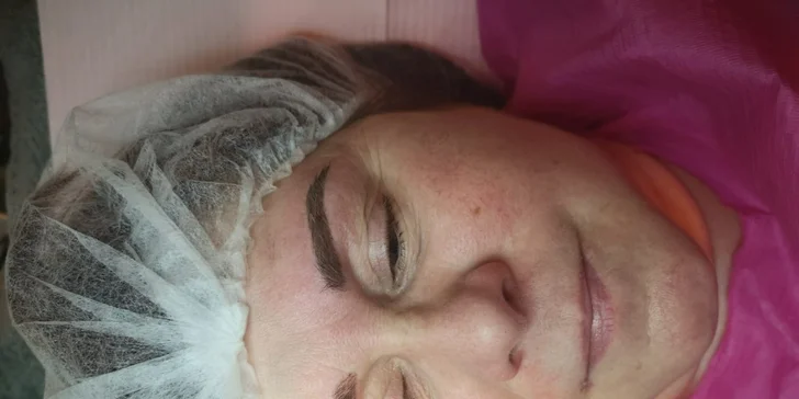 Precízny permanentný make-up obočia čepieľkovou i púdrovou metódou