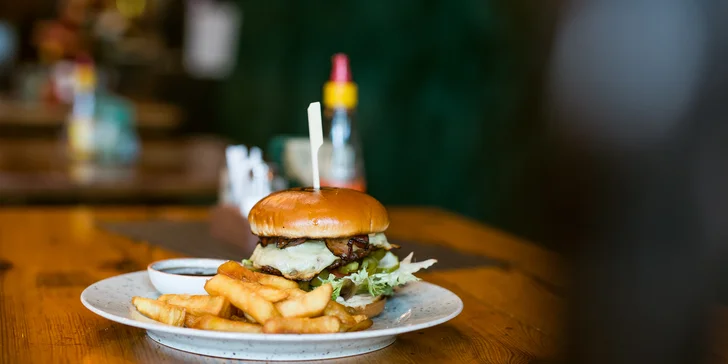 Irish chicken alebo beef burger + belgické hranolčeky a omáčka
