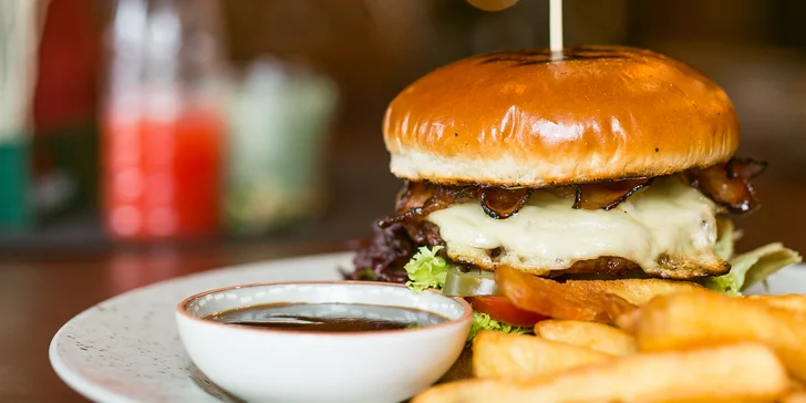 Irish chicken alebo beef burger + belgické hranolčeky a omáčka