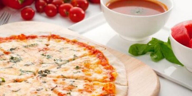 4,50 eur za pizzu veľkosti XXL podľa vlastného výberu v Pizzerii Dolce Vita v Žiline. Pizza v talianskom štýle s priemerom 50 cm, so zľavou 57%!