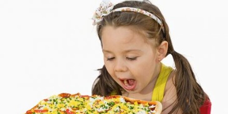 4,50 eur za pizzu veľkosti XXL podľa vlastného výberu v Pizzerii Dolce Vita v Žiline. Pizza v talianskom štýle s priemerom 50 cm, so zľavou 57%!
