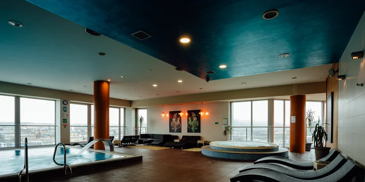 Doprajte si neobmedzený wellness s thajskou masážou či chutnou večerou v Holiday Inn