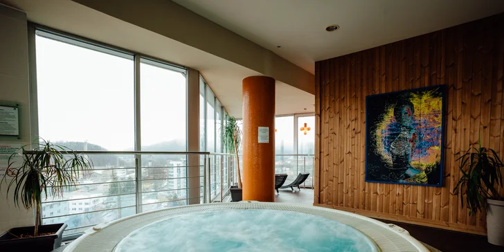 Doprajte si neobmedzený wellness s thajskou masážou či chutnou večerou v Holiday Inn