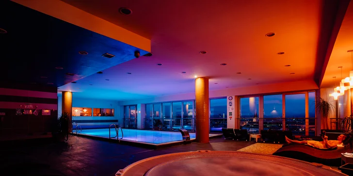 Doprajte si neobmedzený wellness s thajskou masážou či chutnou večerou v Holiday Inn